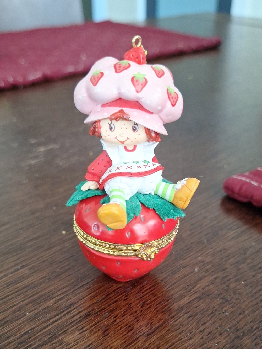 Vtg, Carlton Cards Strawberry Shortcake Sittin' Berry Pretty Scented Ornament